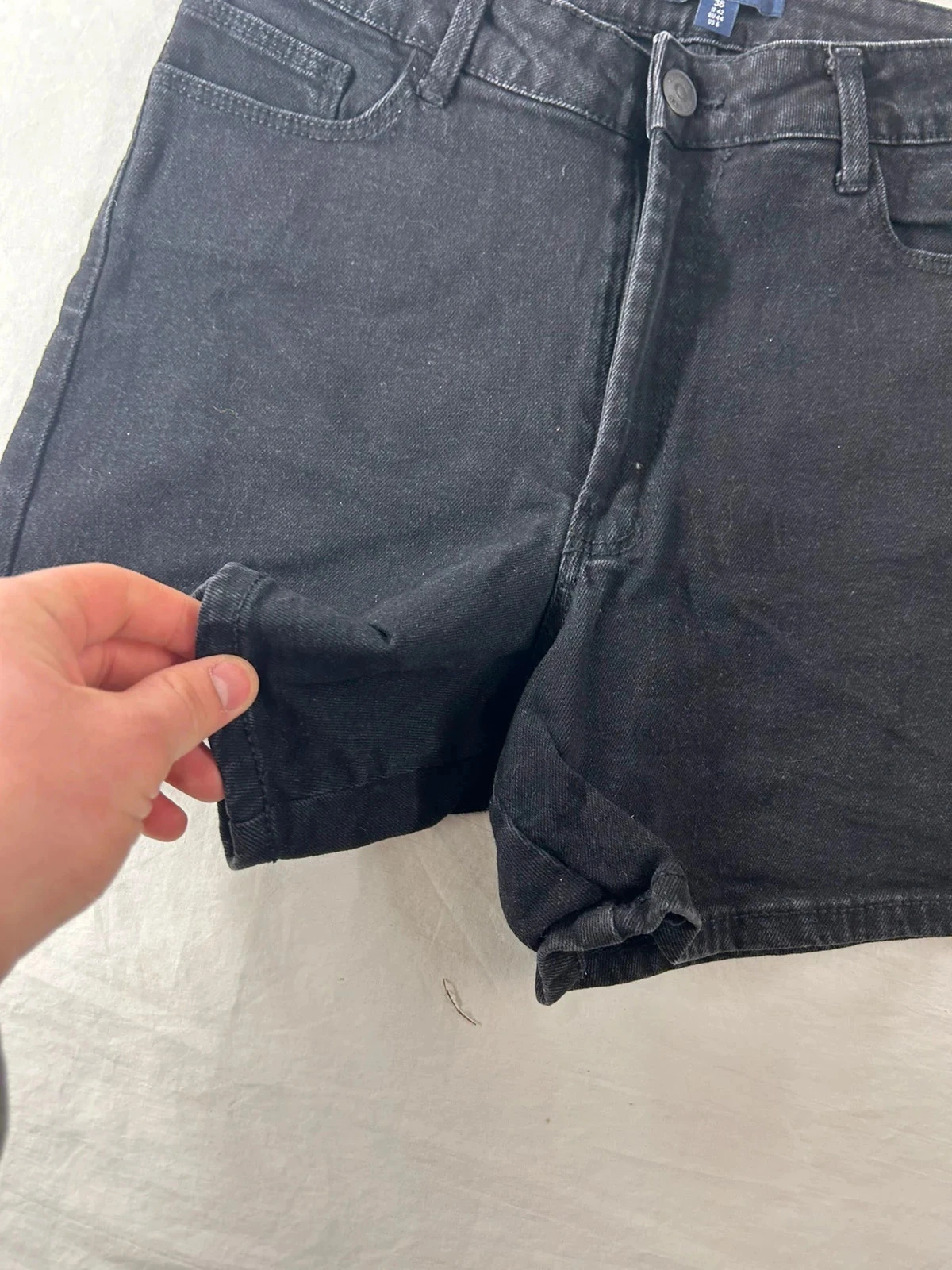 Black high-waisted Kiabi denim shorts – photo 4